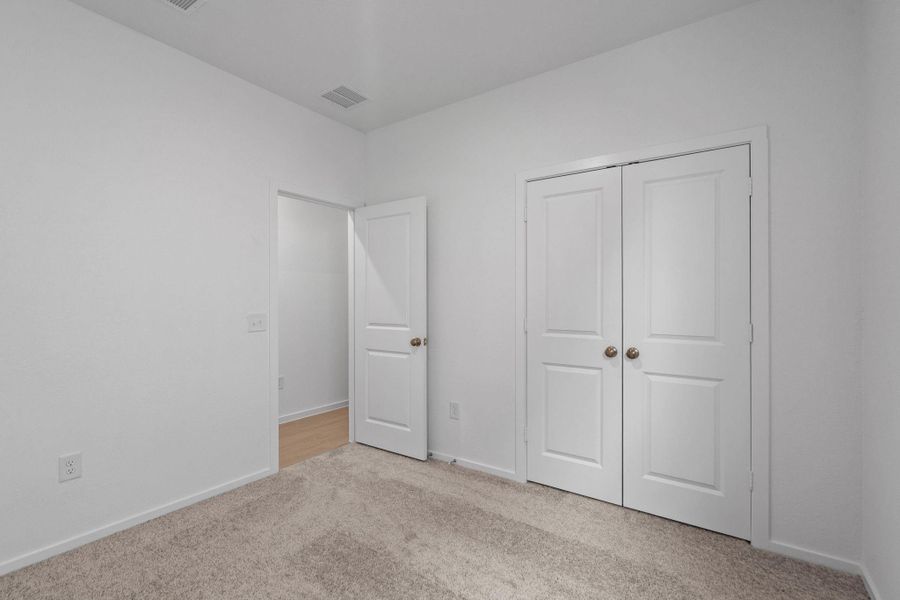 Spacious, unfurnished interior of a new home in Mavera, Conroe (Image 11).