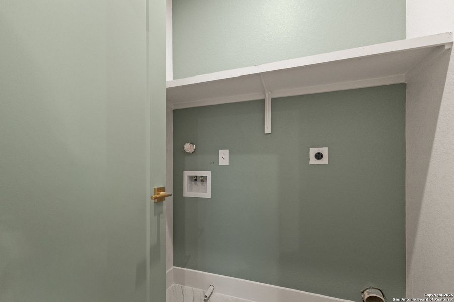 Spacious, unfurnished interior of a new home in , San Antonio (Image 39).