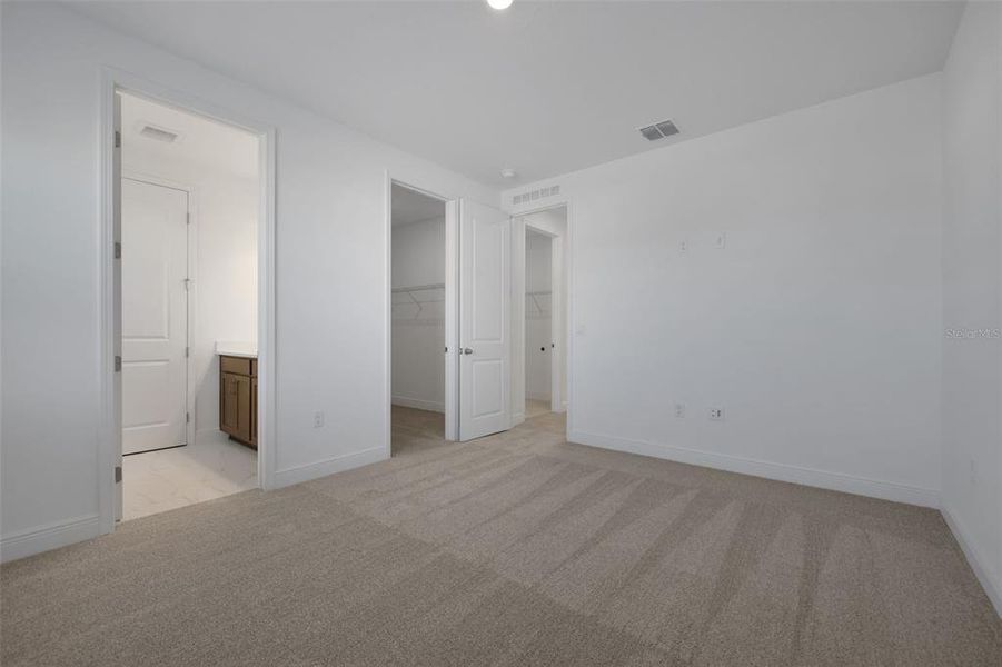 Spacious, unfurnished interior of a new home in , St. Cloud (Image 17).