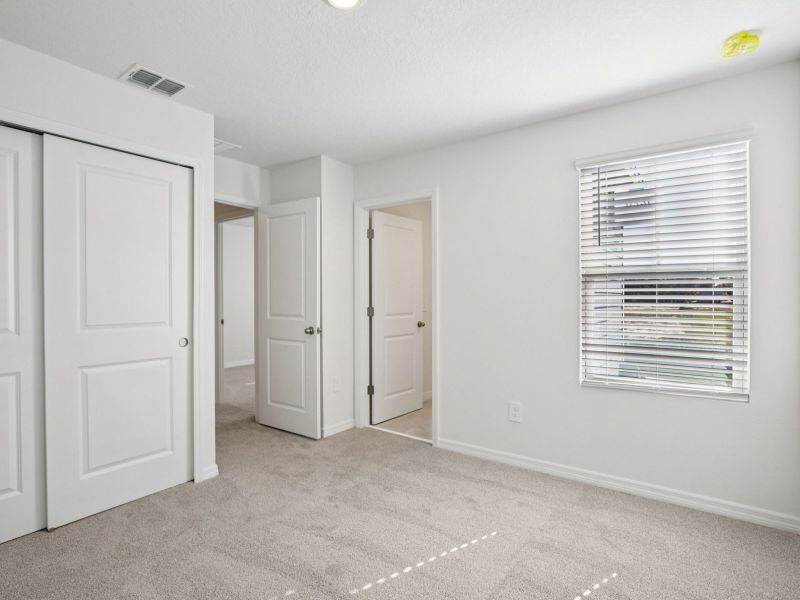Spacious, unfurnished interior of a new home in The Reserve at Hammock Oaks Townes, Lady Lake (Image 11).