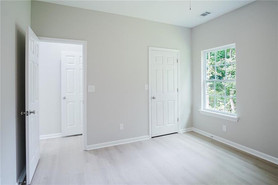 Spacious, unfurnished interior of a new home in , Stockbridge (Image 13).