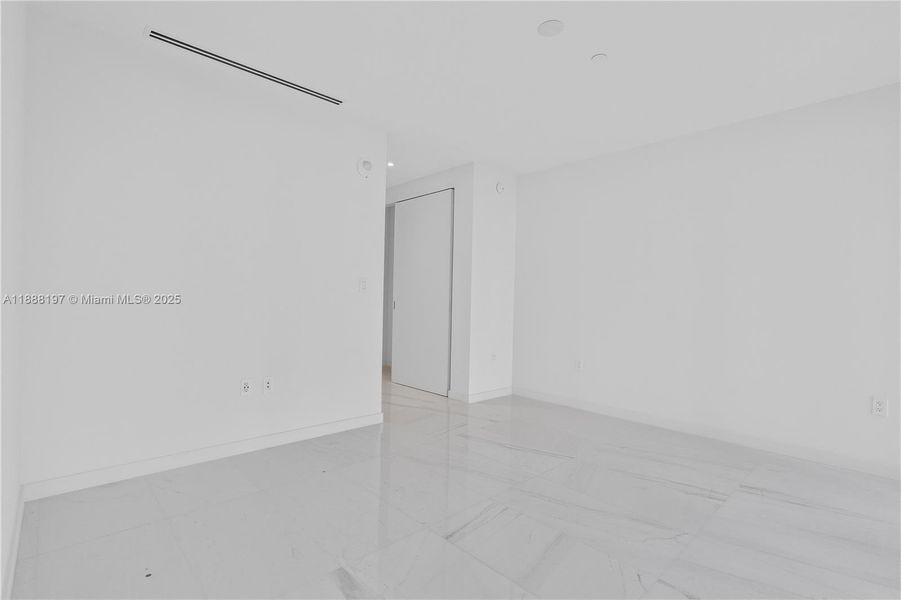 Spacious, unfurnished interior of a new home in , Miami (Image 27).