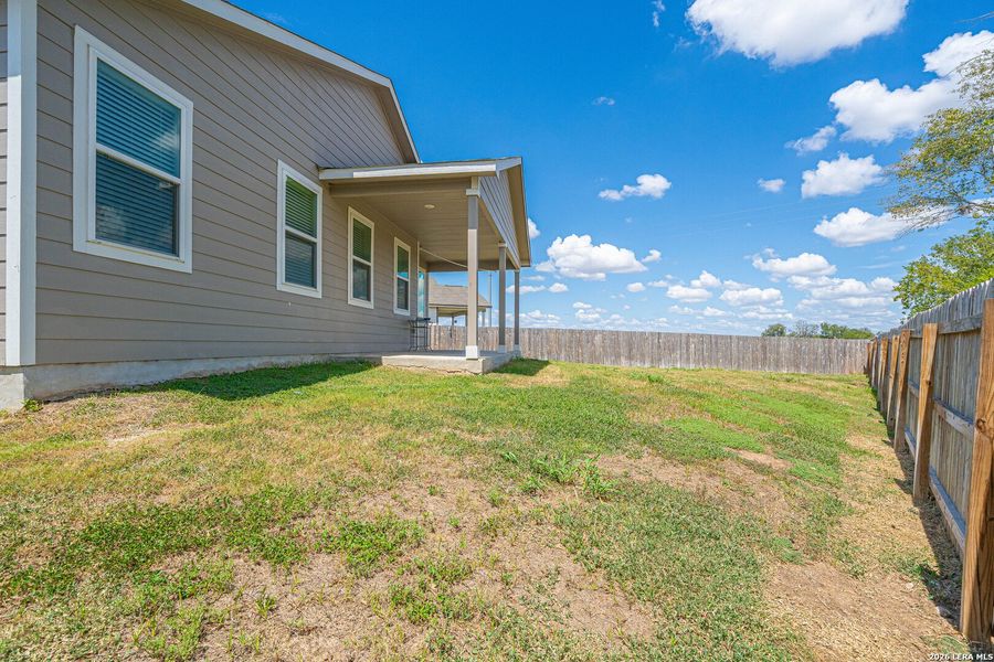 Exterior details and patio area of a home in Hannah Heights, Seguin (Image 4).