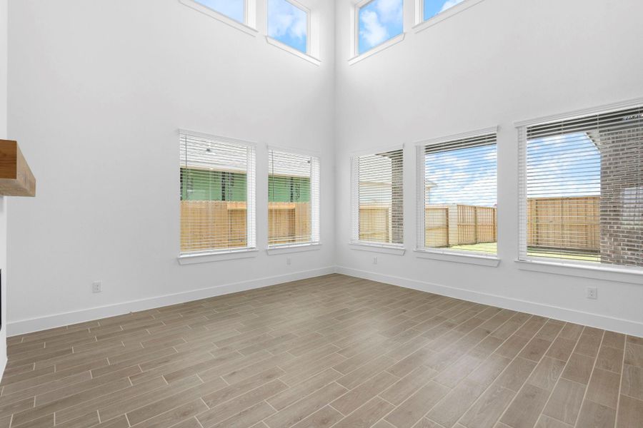 Spacious, unfurnished interior of a new home in Riceland, Mont Belvieu (Image 22).