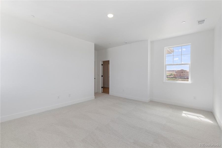 Spacious, unfurnished interior of a new home in Westerly, Erie (Image 12).