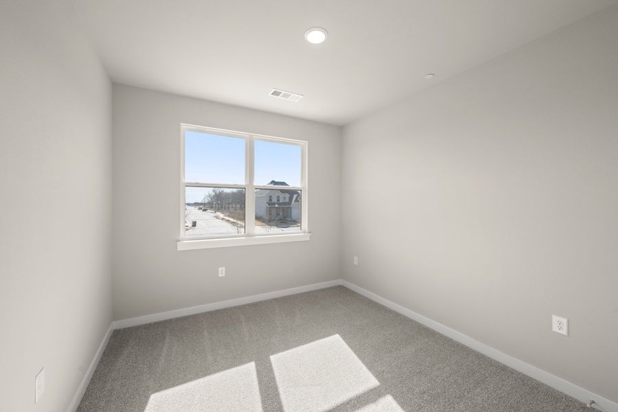 Spacious, unfurnished interior of a new home in Wildridge, Oak Point (Image 24).