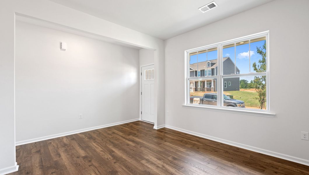 Spacious, unfurnished interior of a new home in Woodglen, Piedmont (Image 14).
