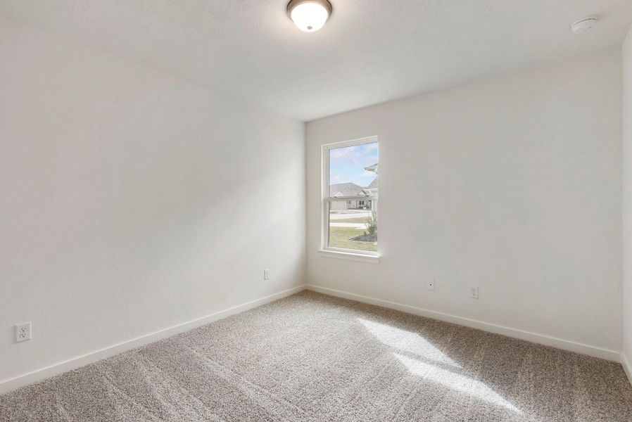 Spacious, unfurnished interior of a new home in Sterling Ridge, Huntsville (Image 32).