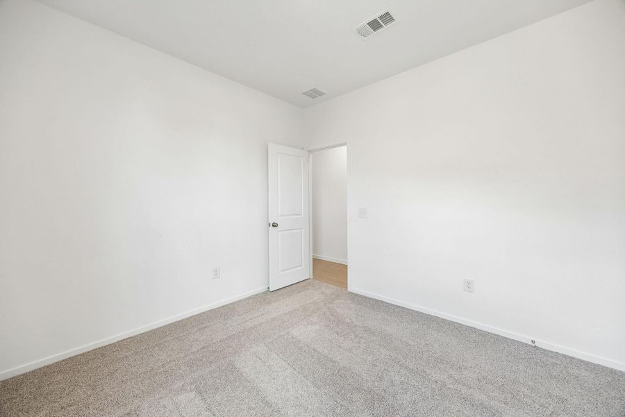 Spacious, unfurnished interior of a new home in Mavera, Conroe (Image 24).