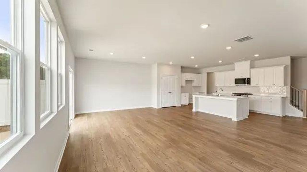 Spacious, unfurnished interior of a new home in Magnolia Square, Austell (Image 11).