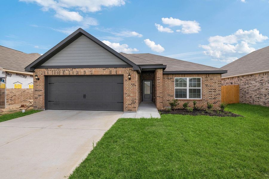 Exterior details and patio area of a home in Freeman Ranch, Katy (Image 1).