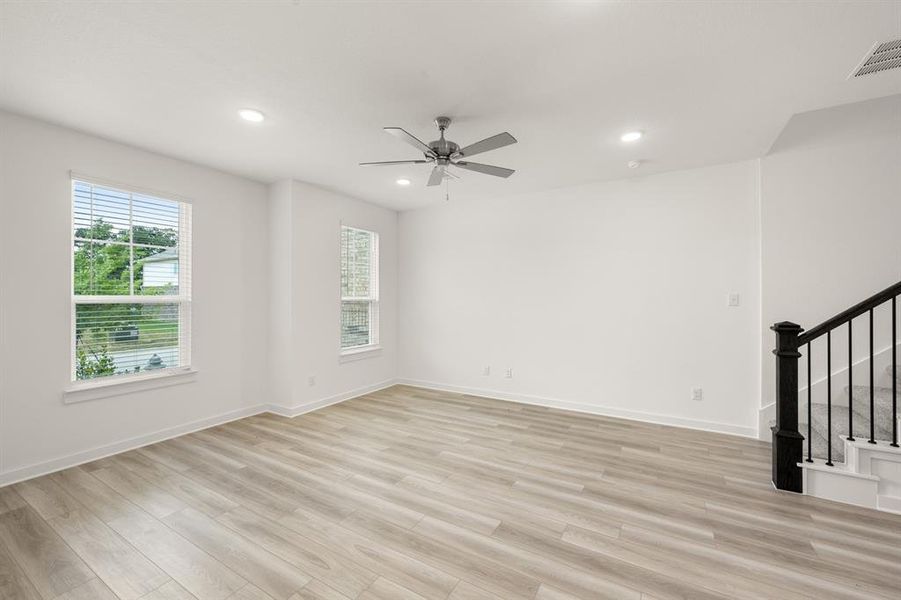 245 Wagon Spoke- Living Room-5
