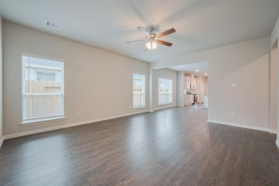 Spacious, unfurnished interior of a new home in Woodland Lakes, Huffman (Image 18). Spacious, unfurnished interior of a new home in Woodland Lakes, Huffman (Image 18).