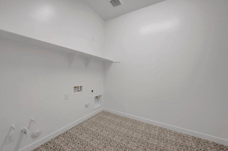 Spacious, unfurnished interior of a new home in Abel Ranch, Goodyear (Image 33).