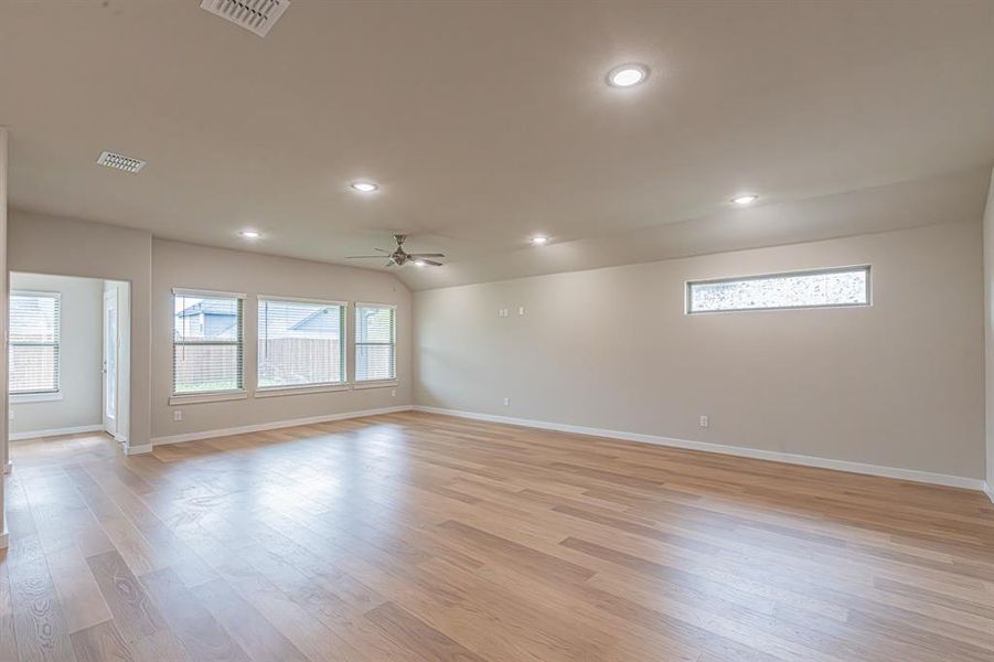 Spacious, unfurnished interior of a new home in Elevon, Lavon (Image 20).
