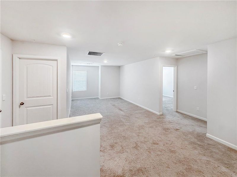 Spacious, unfurnished interior of a new home in Oakhurst Glen, Fairburn (Image 20).