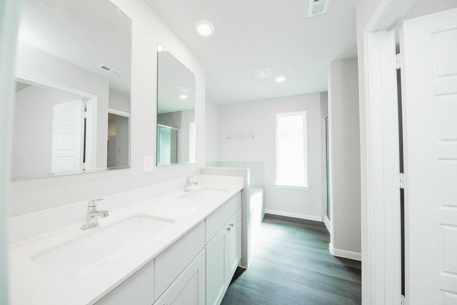 Furnished interior view inside a new home in Bammel Oaks, Houston (Image 9).
