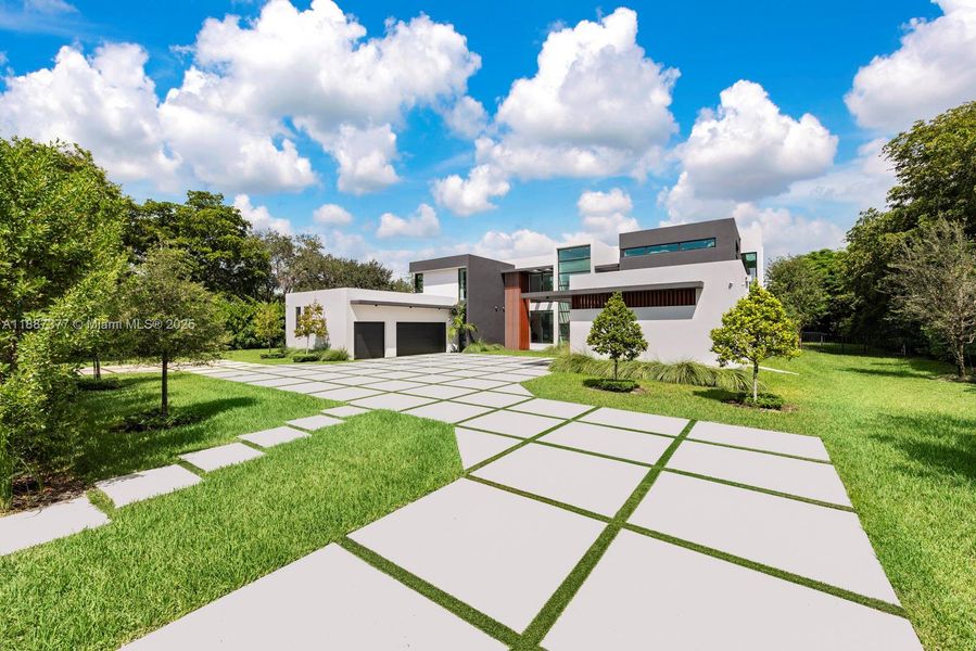 Image 69 of a home in .