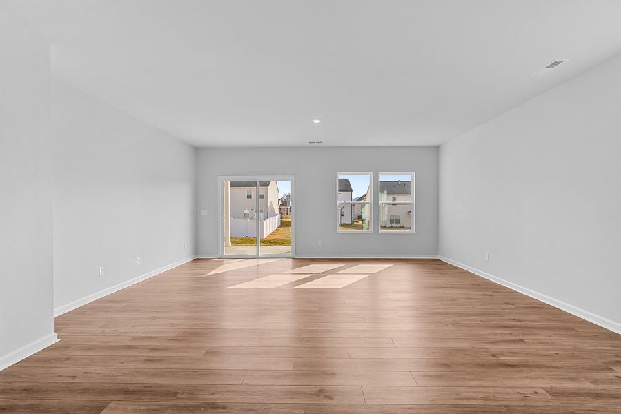 Spacious, unfurnished interior of a new home in Hanes Lake, Winston-Salem (Image 18).