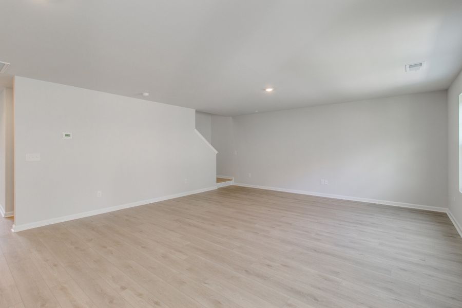 Spacious, unfurnished interior of a new home in Bluefield, Lexington (Image 25).