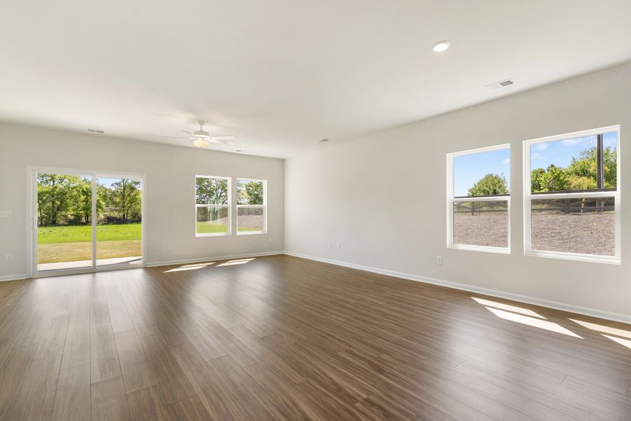 Spacious, unfurnished interior of a new home in Burke Estates, Chesnee (Image 18).