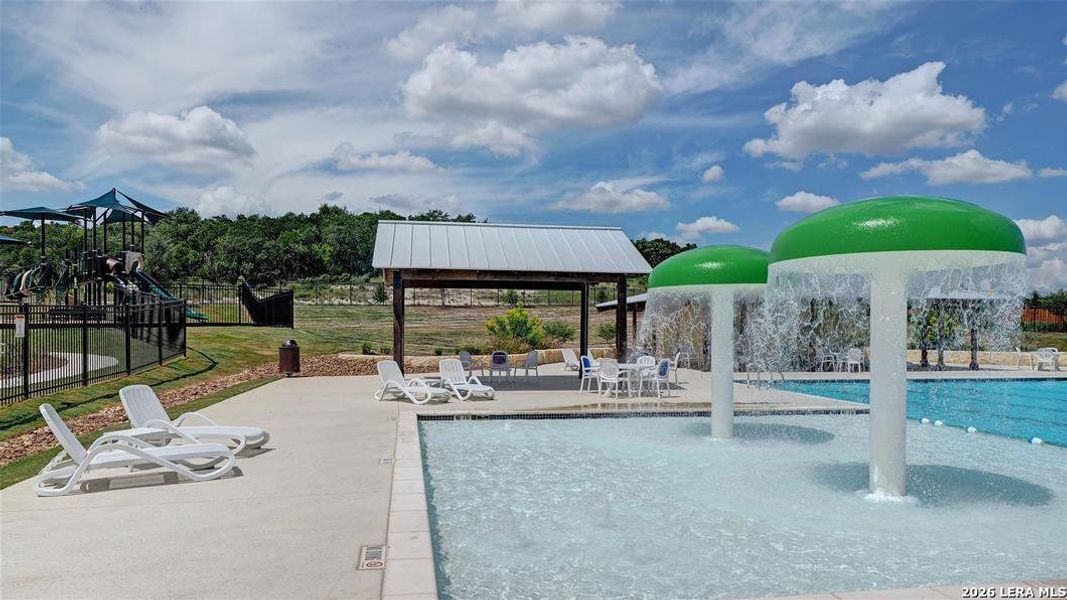 Community amenities in Ladera 40', San Antonio (Image 11).