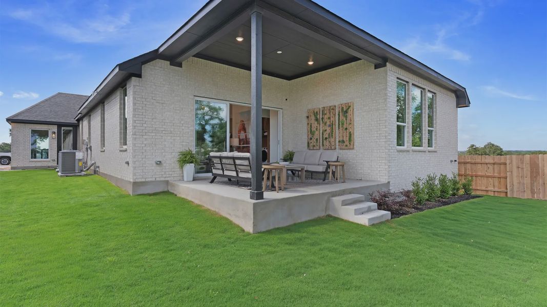 Representative exterior details of a home built from the Hampton by Chesmar Homes in Crescent Bluff, Georgetown (Image 22).