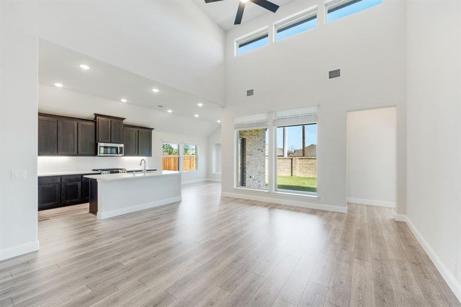 Spacious, unfurnished interior of a new home in Arcadia Trails, Balch Springs (Image 30).