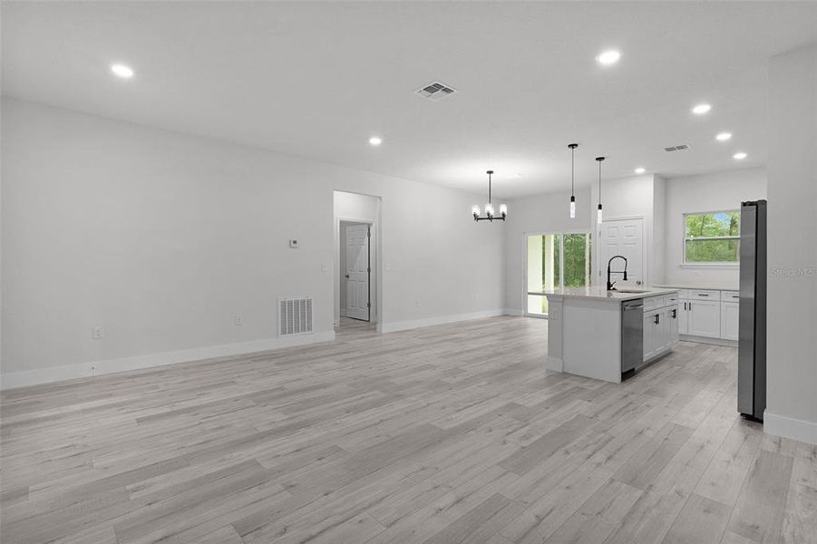 Spacious, unfurnished interior of a new home in , Citrus Springs (Image 33).