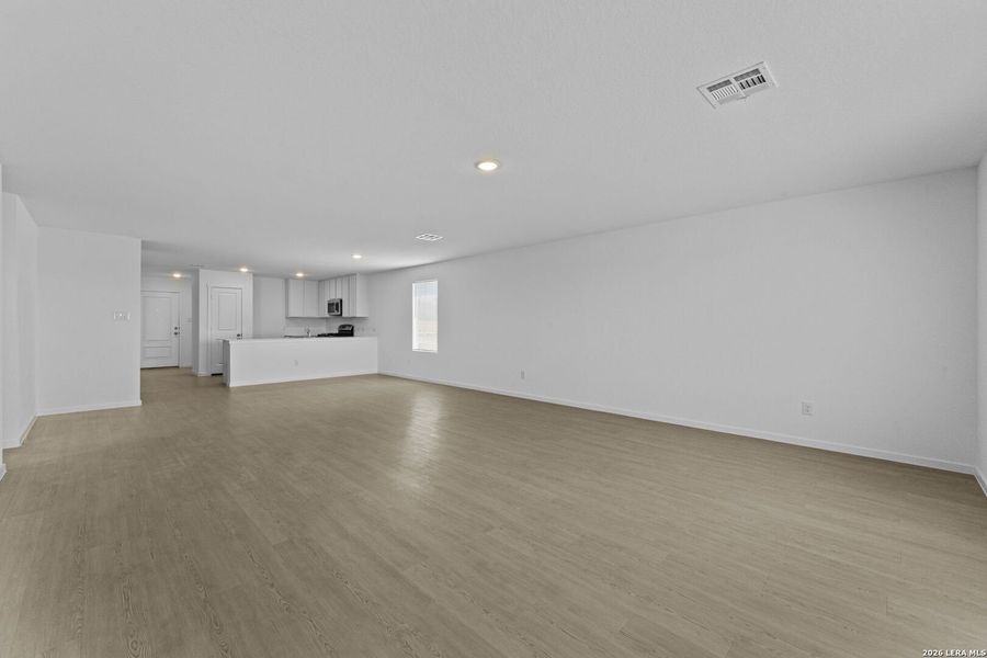 Spacious, unfurnished interior of a new home in Sky Ranch, New Braunfels (Image 30).