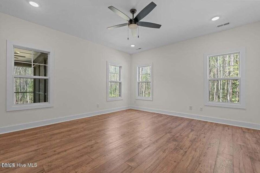 355 Shaw Rd 355 Shaw Rd