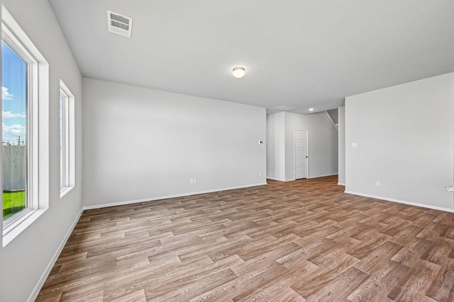 Spacious, unfurnished interior of a new home in Casetta Ranch, Kyle (Image 14).