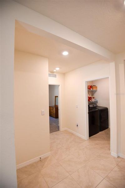 Spacious, unfurnished interior of a new home in Oak Leaf Preserve, New Smyrna Beach (Image 20). Spacious, unfurnished interior of a new home in Oak Leaf Preserve, New Smyrna Beach (Image 20).