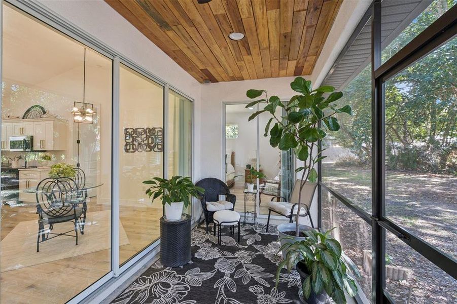 Exterior details and patio area of a home in , Minneola (Image 4).