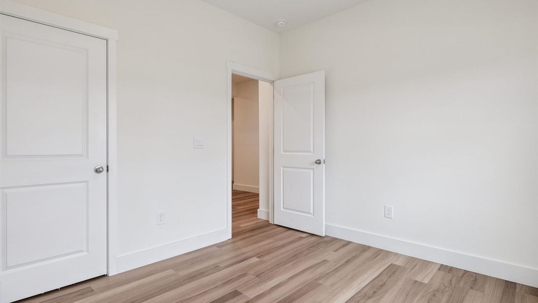 Spacious, unfurnished interior of a new home in Millstone Village, Morristown (Image 14).