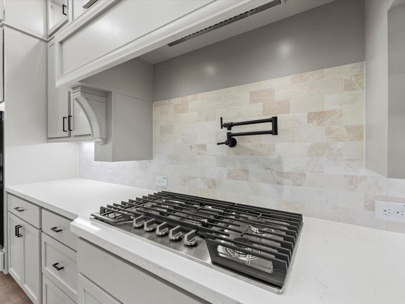 Propane gas cooktop with modern back splash. Propane gas cooktop with modern back splash.