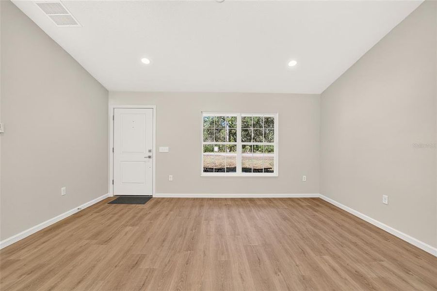 Spacious, unfurnished interior of a new home in , Ocklawaha (Image 21).