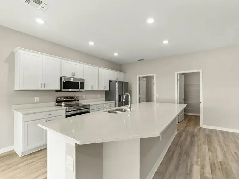 Brand-new 4-bedroom home for sale in Belleview, Florida!