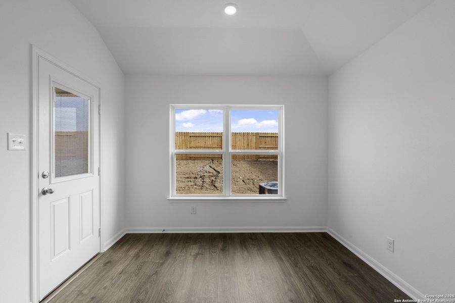 Spacious, unfurnished interior of a new home in Rosewood Estates, Lytle (Image 12).