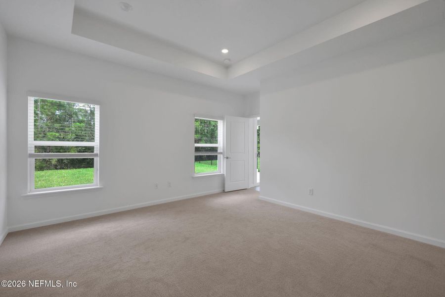 Spacious, unfurnished interior of a new home in Hyland Trail, Middleburg (Image 24).