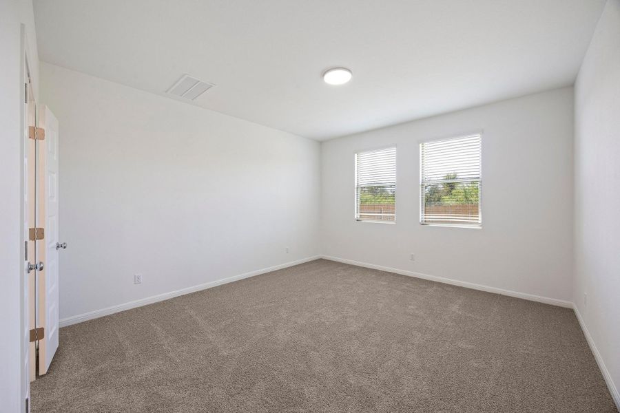 Spacious, unfurnished interior of a new home in Trinity Ranch, Elgin (Image 19).