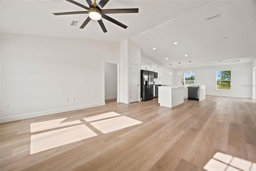 Spacious, unfurnished interior of a new home in , Ocala (Image 30).