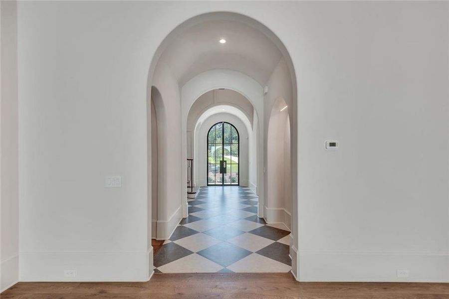 Spacious, unfurnished interior of a new home in , Alpharetta (Image 62).