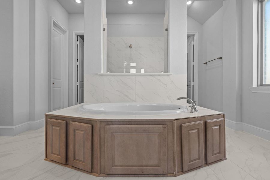 Furnished interior view inside a new home in Valencia 70', Manvel (Image 11).