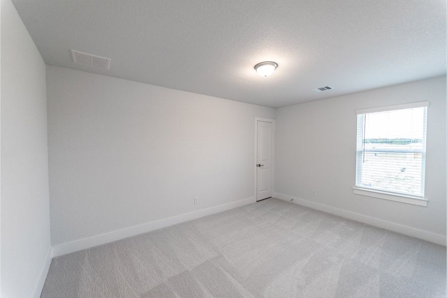 Spacious, unfurnished interior of a new home in Lariat, Liberty Hill (Image 16).