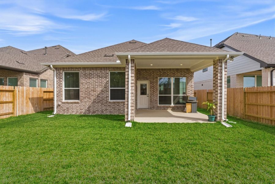 Exterior details and patio area of a home in Wood Leaf Reserve, Tomball (Image 22).