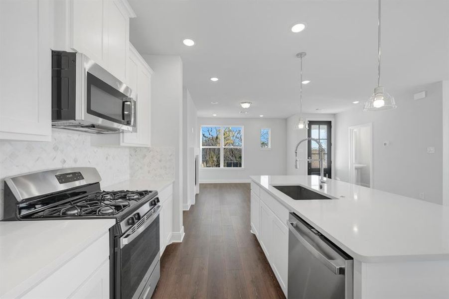 Furnished interior view inside a new home in Painted Tree Woodland West – Cottages, McKinney (Image 11).
