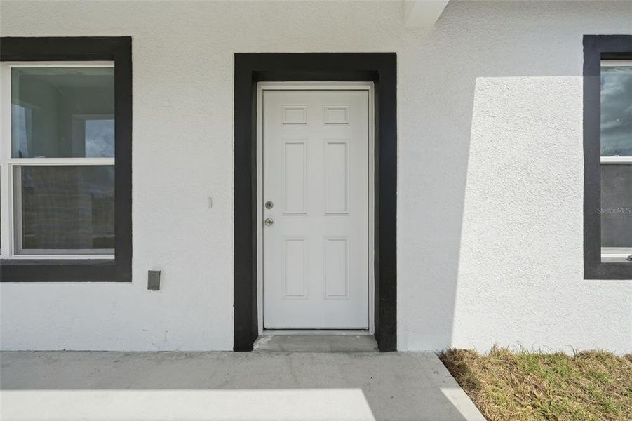 Exterior details and patio area of a home in , Haines City (Image 37).