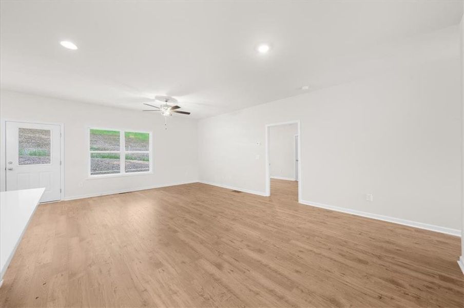 Spacious, unfurnished interior of a new home in , Gainesville (Image 39).
