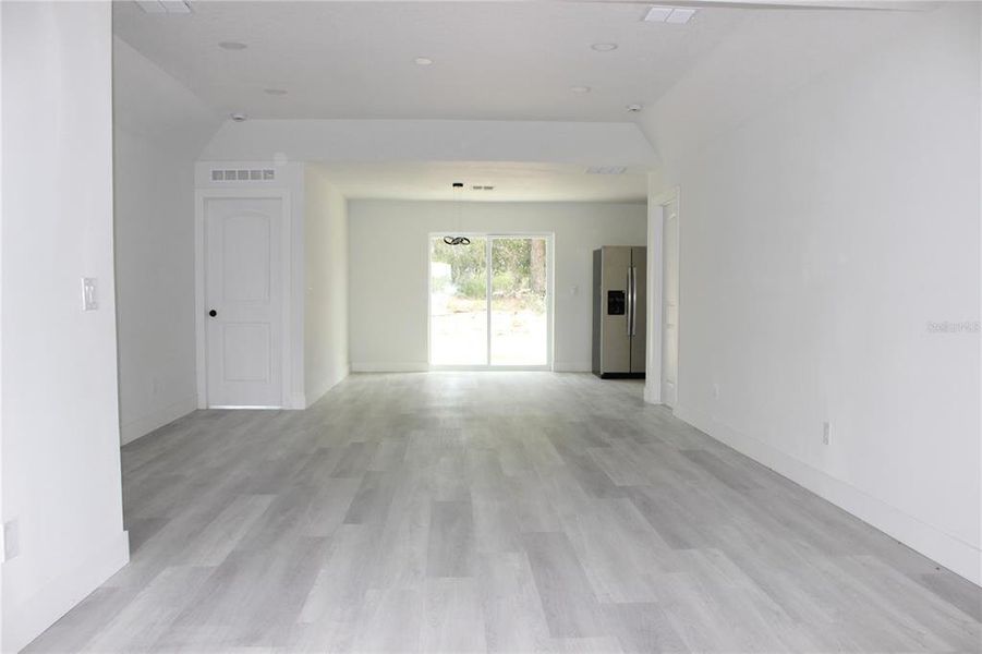 Spacious, unfurnished interior of a new home in , Spring Hill (Image 18).